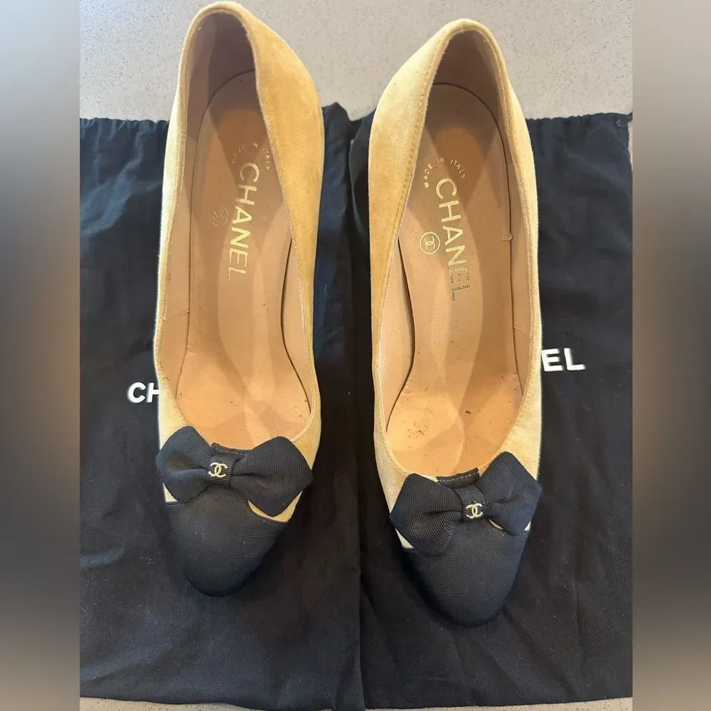 CHANEL Interlocking CC Logo Pumps Women's Size 38.5 - Picture 2 of 8